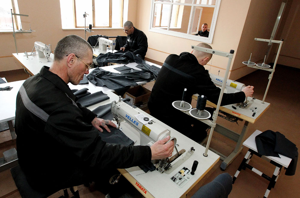  Les détenus de l'établissement pénitentiaire numéro 22 dans le village de Volchanets, région du Primorié.