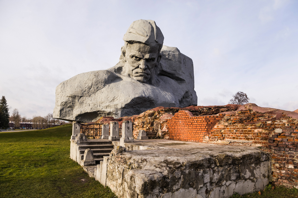 Крепость герой брест картинки