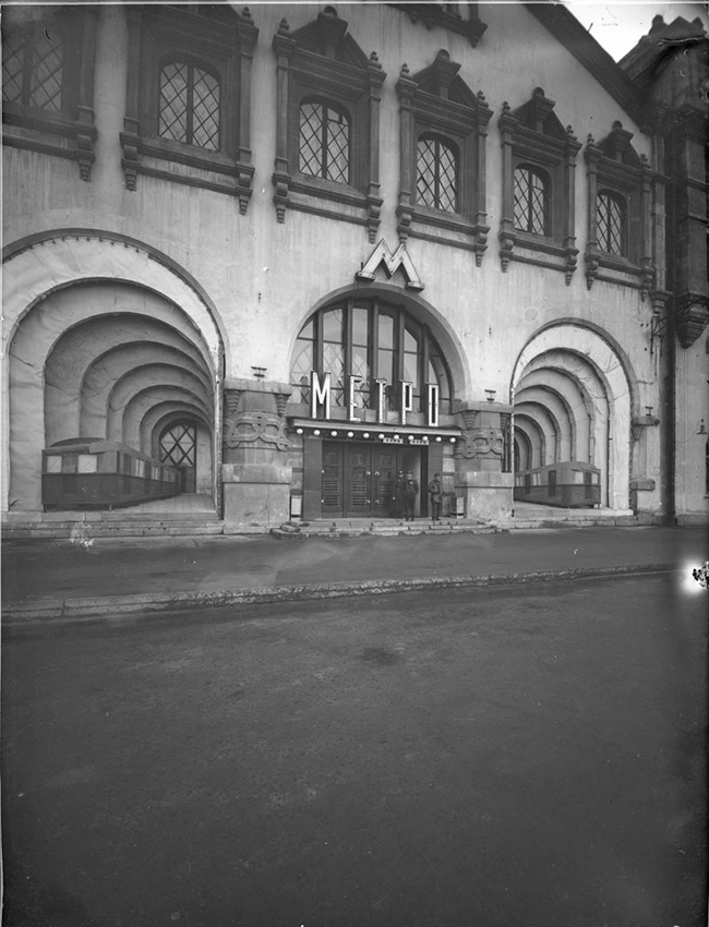 D. Chechulin, A. Tarjov. Estación de metro Komsomólskaia. 1938.
