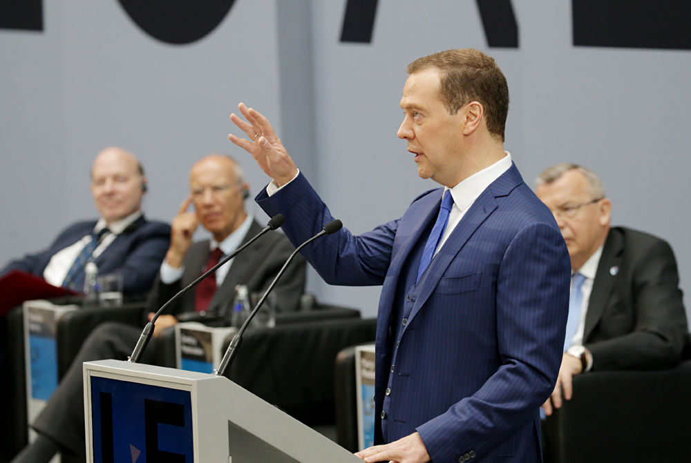 Medvedev: Global community must work together to regulate internet