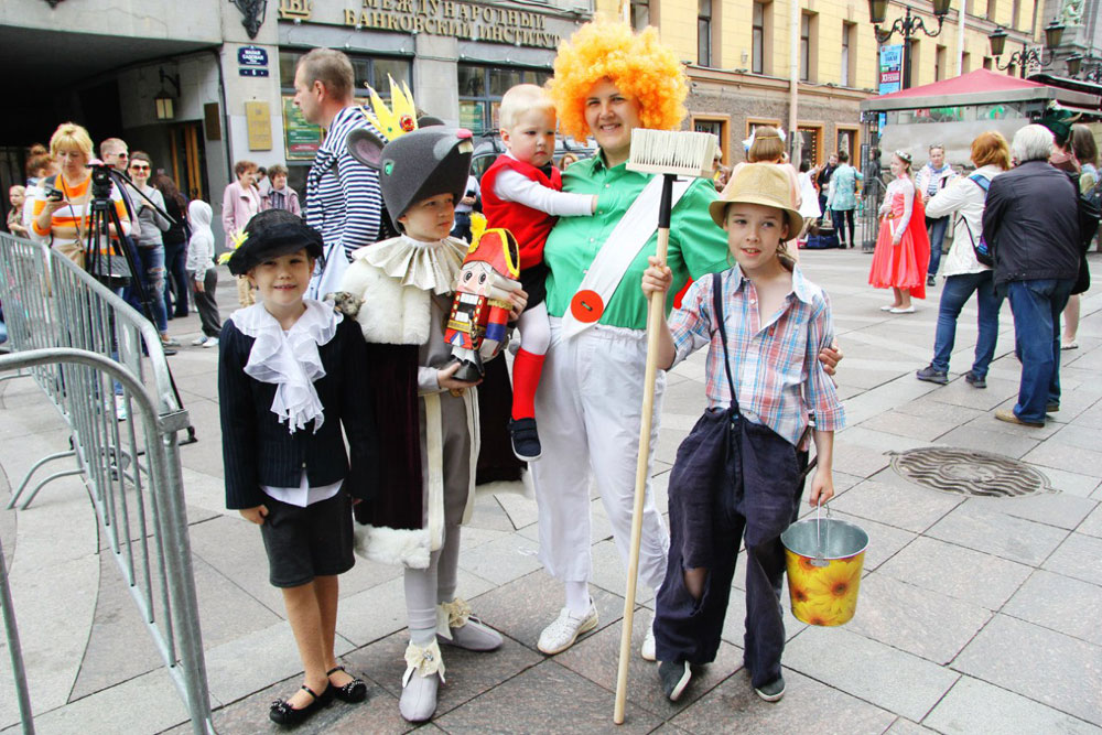 L-R: Shapoklyak (from 'Cheburashka'), Mouse King (Nutcracker), Lillebror and Karlsson (Karlsson-on-the-Roof), Tom Sawyer (The Adventures of Tom Sawyer). Source: Maria Bolshakova