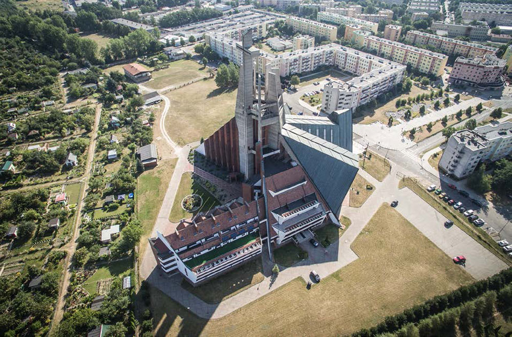 The Church of Our Lady the Queen of Poland,\nu015awidnica (Lower Silesian voivodship), by Igor Snopek, from Architecture of the VII Day by Kuba Snopek, Iza Cichonska, Karolina Popera (2015).