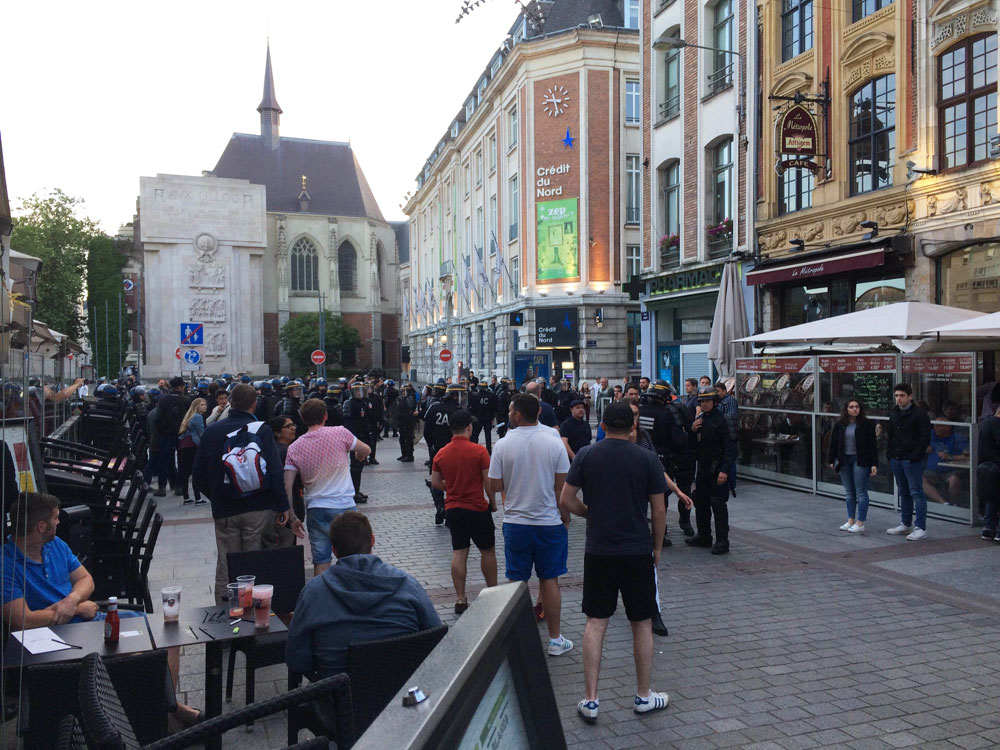 Russian and English fans in Lille on June 15. Source: Alexandra Guzeva