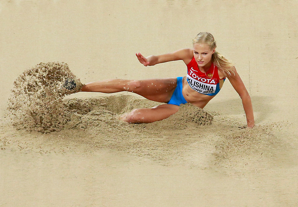 Darya Klishina of Russia competes in the women's long jump final during the 15th IAAF World Championships at the National Stadium in Beijing, China August 28, 2015. Foto: Reuters