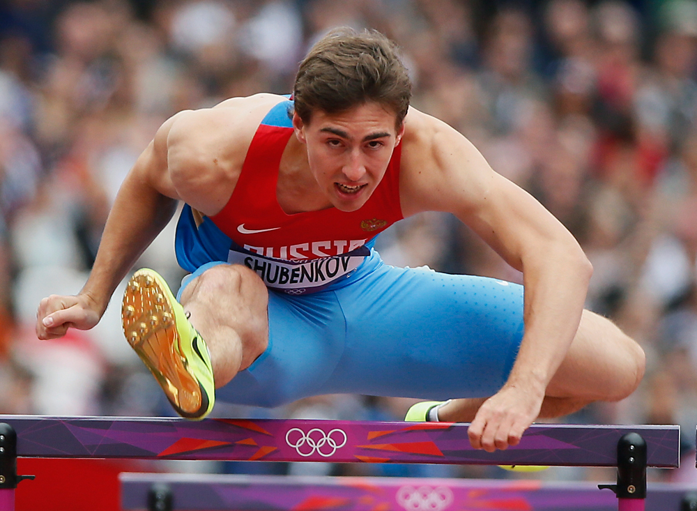 Russia's Sergey Shubenkov clears a hurdle on his way to place first in his men's 110m hurdles round 1 heat at the London 2012 Olympic Games at the Olympic Stadium August 7, 2012. Foto: Reuters