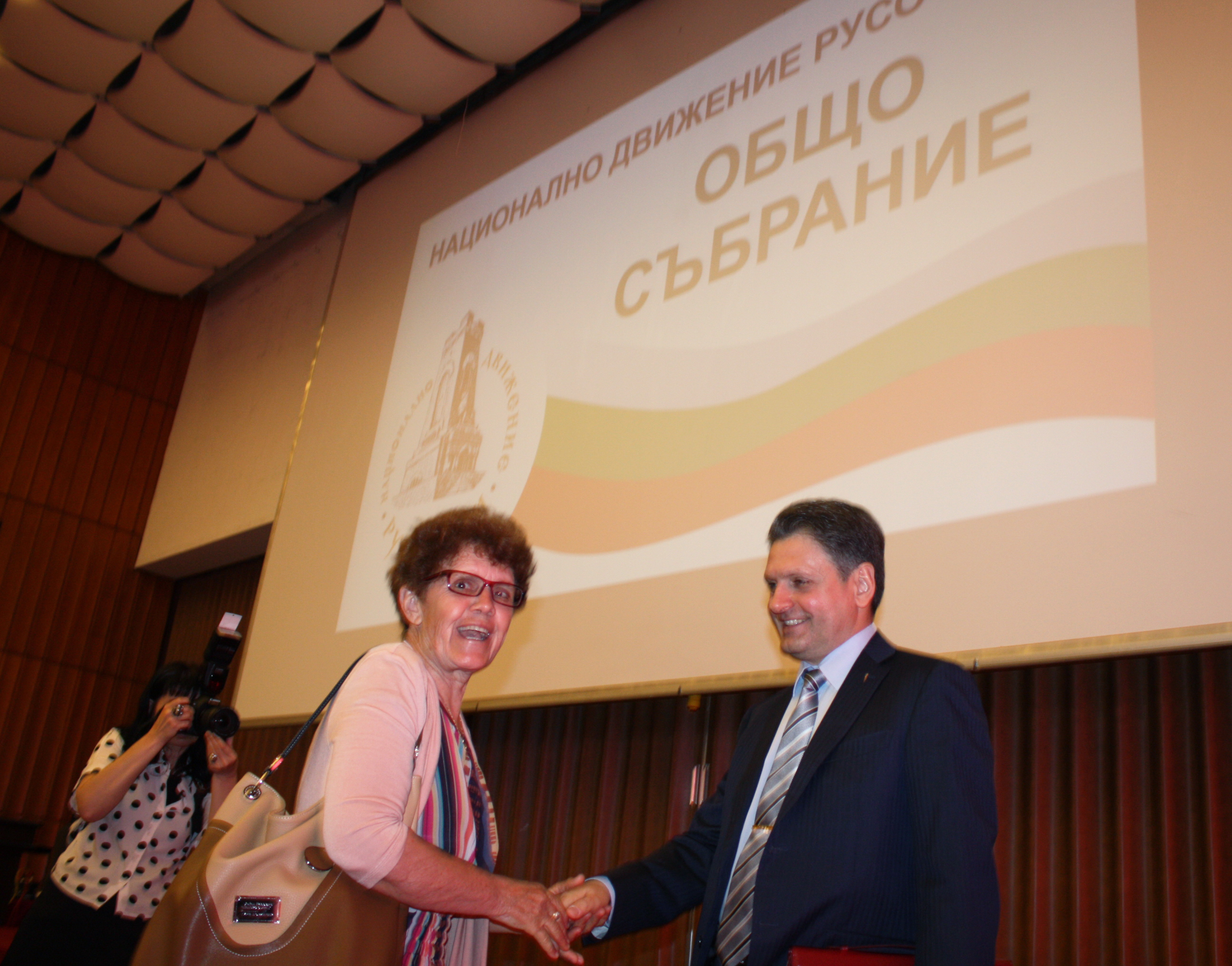 Николай Малинов посреща делегатите на 5-то общо събрание на НД „Русофили“. Снимка: Велислава Хубавий