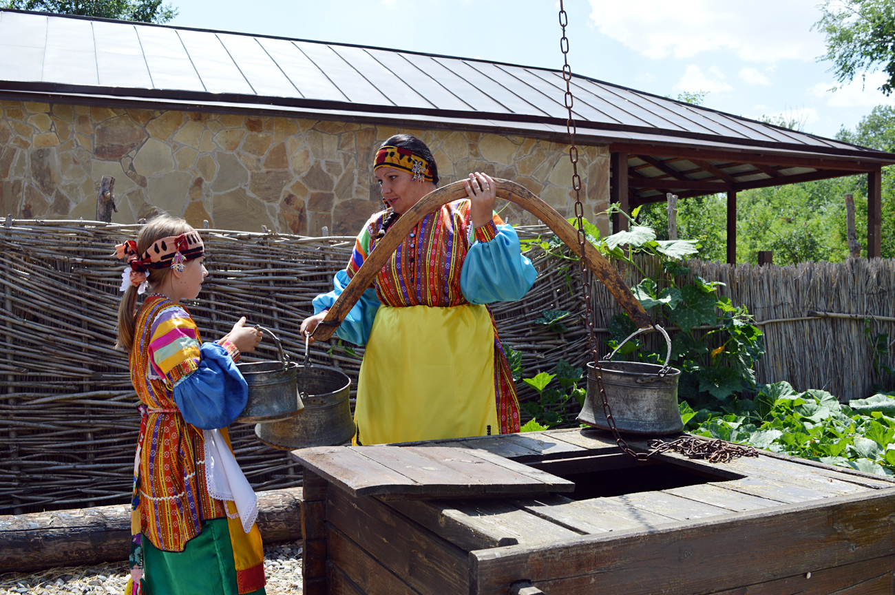 Descendants of the migrants show tourists how their ancestors lived. Source: Yekaterina Filippovich