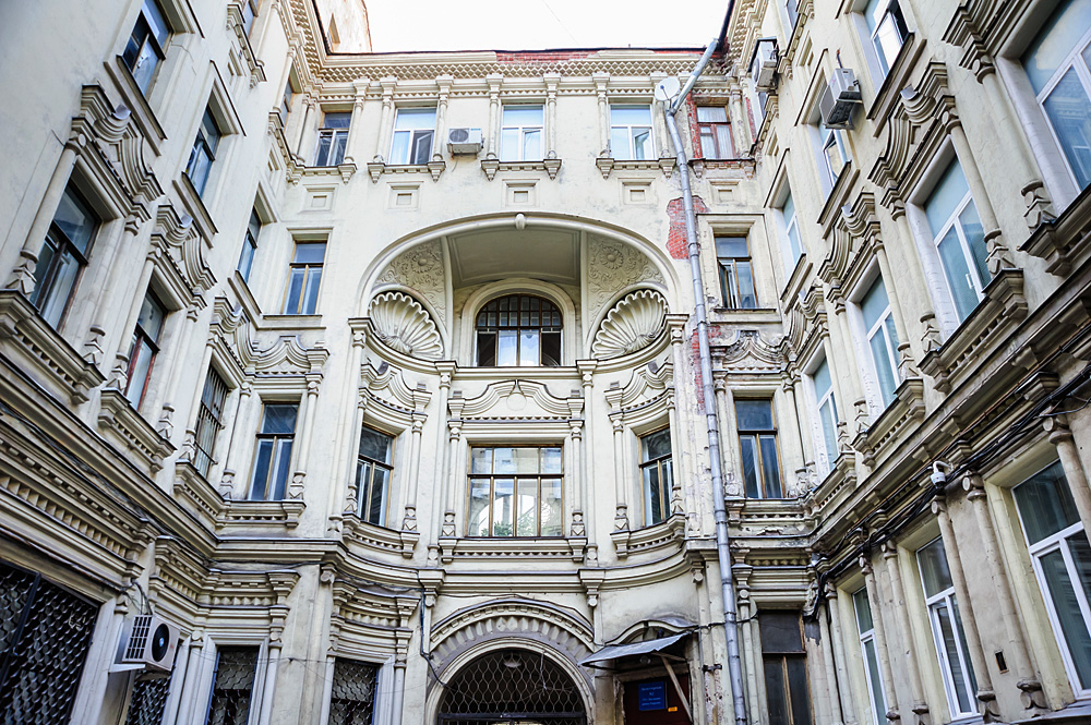 A courtyard in central Moscow built by The Savvino-Storozhevsky monastery. Tverskaya street, bld. 6. Photo credit: Lori/Legion-Media