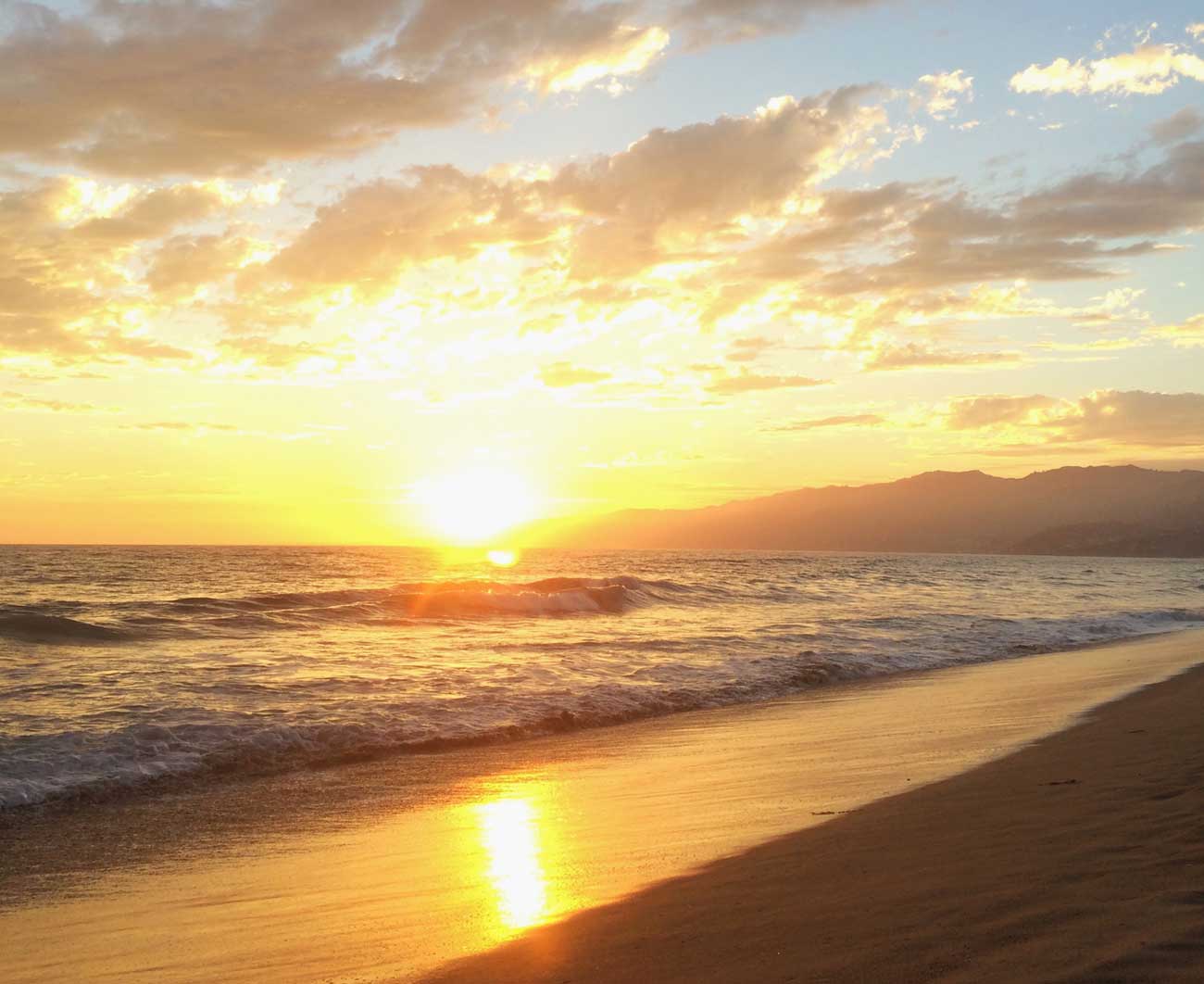 Sunset on Santa Monica. Source: Maria Rodionova