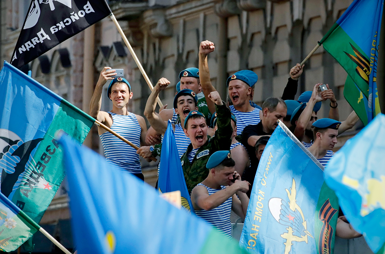 Former Russian paratroopers march during the Russian 'Paratroopers Day' celebrations in central St. Petersburg. Source: EPA