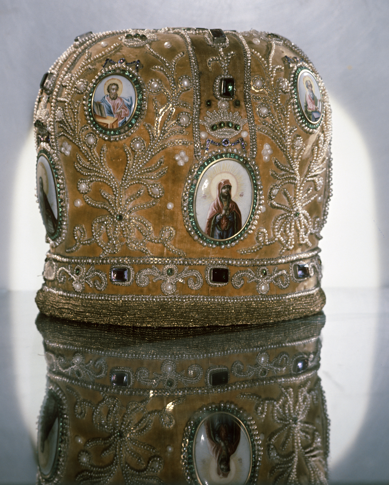 Miter decorated with miniature enamel icons, gems and pearls. 19th century. The Rostov Kremlin museum reserve. Source: Vsevolod Tarasevich / RIA Novosti