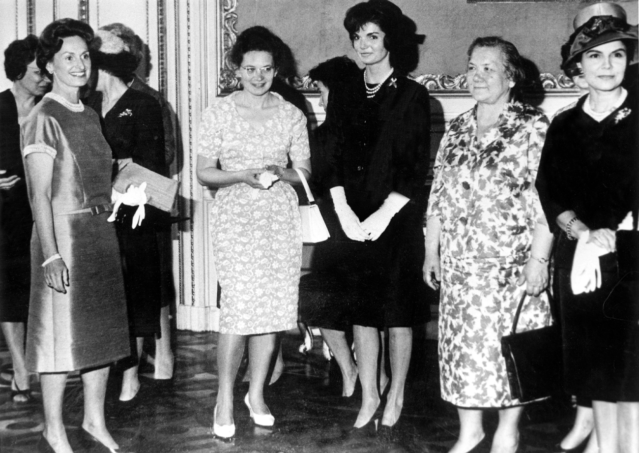 Martha Kyrle, Elena Khrouchtchev (fille de Nikita Khrouchtchev ), Jackie Kennedy et Nina Khrouchtchev (épouse de Khrouchtchev) le 5 juin 1961. Crédit : RDA / Vostock-photo