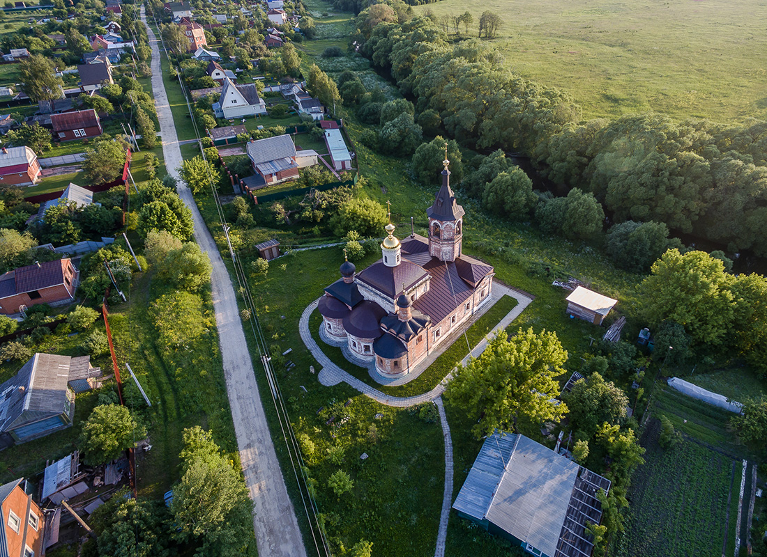 Pokrovsko cerkev so postavili konec 16. stoletja. Nahaja se na posesti družine Šeremetjev v Pokrovsku.