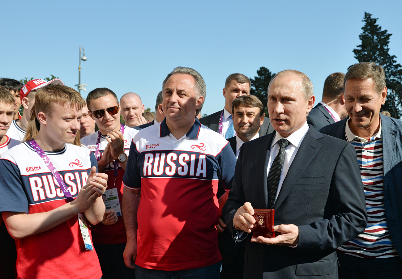 Vladimir Putin and Vitaly Mutko meet the Russian national team athletes who take part in the 2015 European Games in Baku, June 13, 2015. Source: Alexei Druzhinin/RIA Novosti