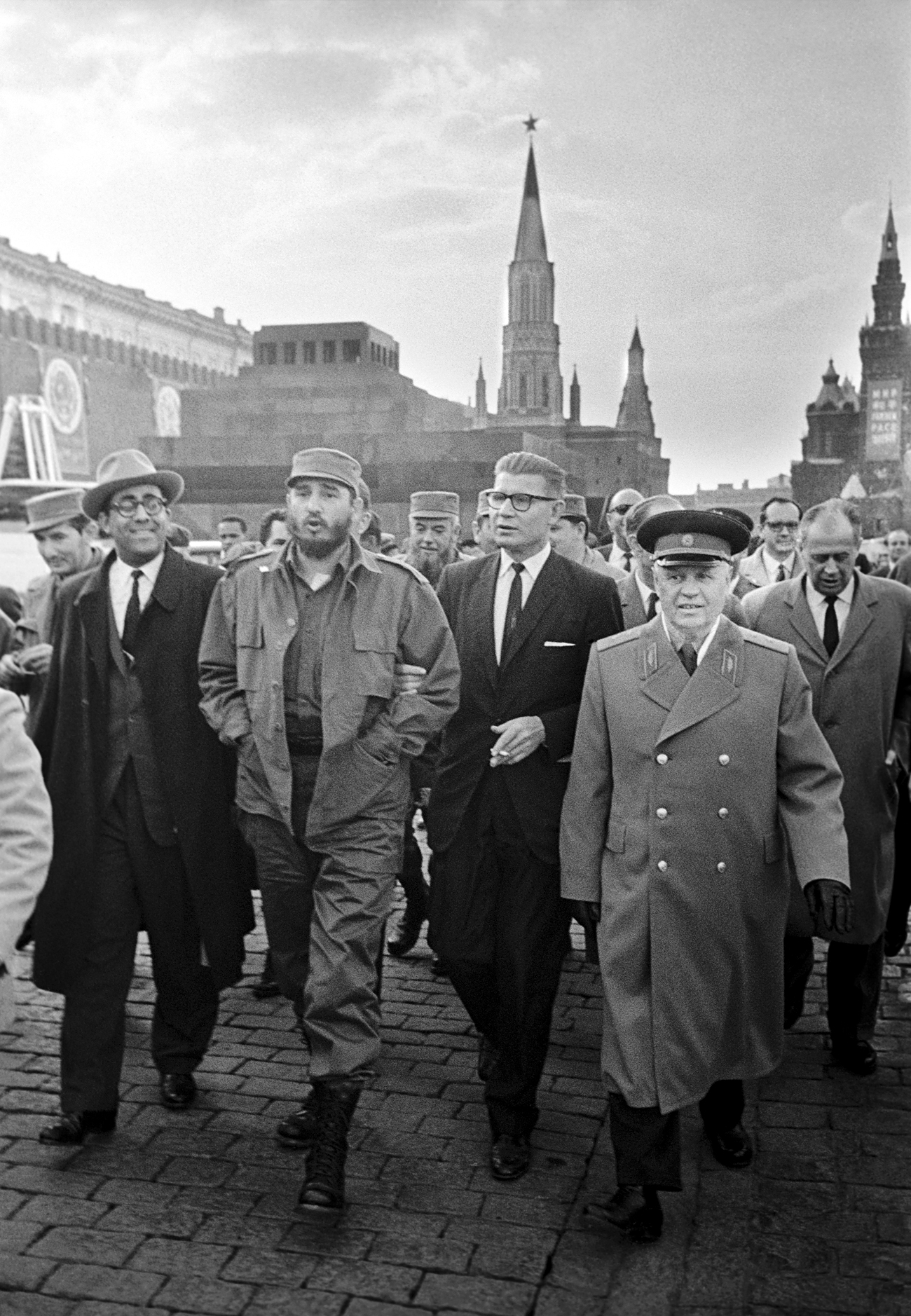 Fidel Castro en la Plaza Roja durante su visita a la URSS. Fuente: Vladímir Savostyanov y Vasili Yegírov/TASS