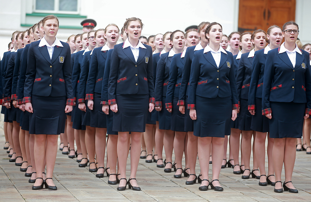 Dia a dia em um colégio militar feminino na Rússia width=