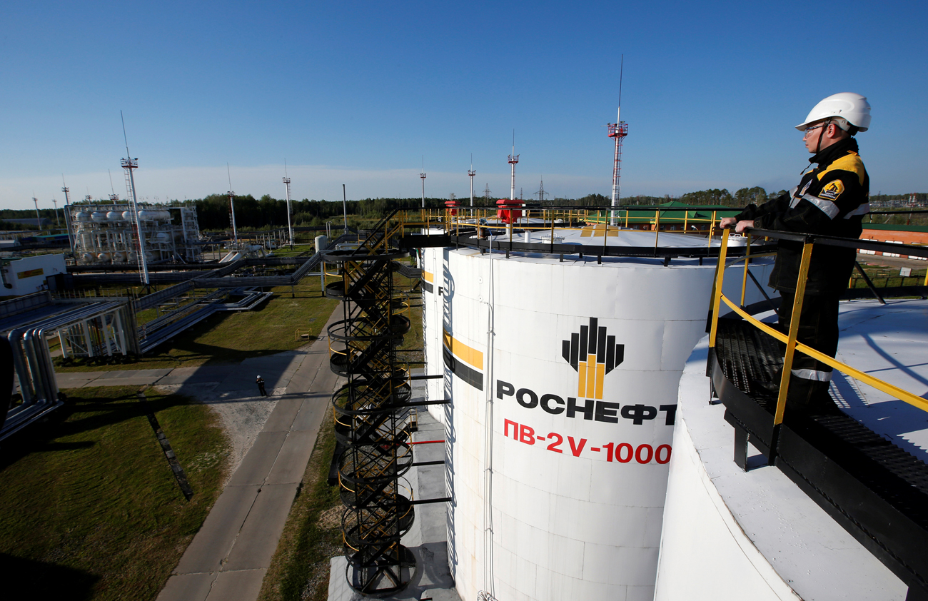 Why is Russia postponing the privatization of its oil companies?