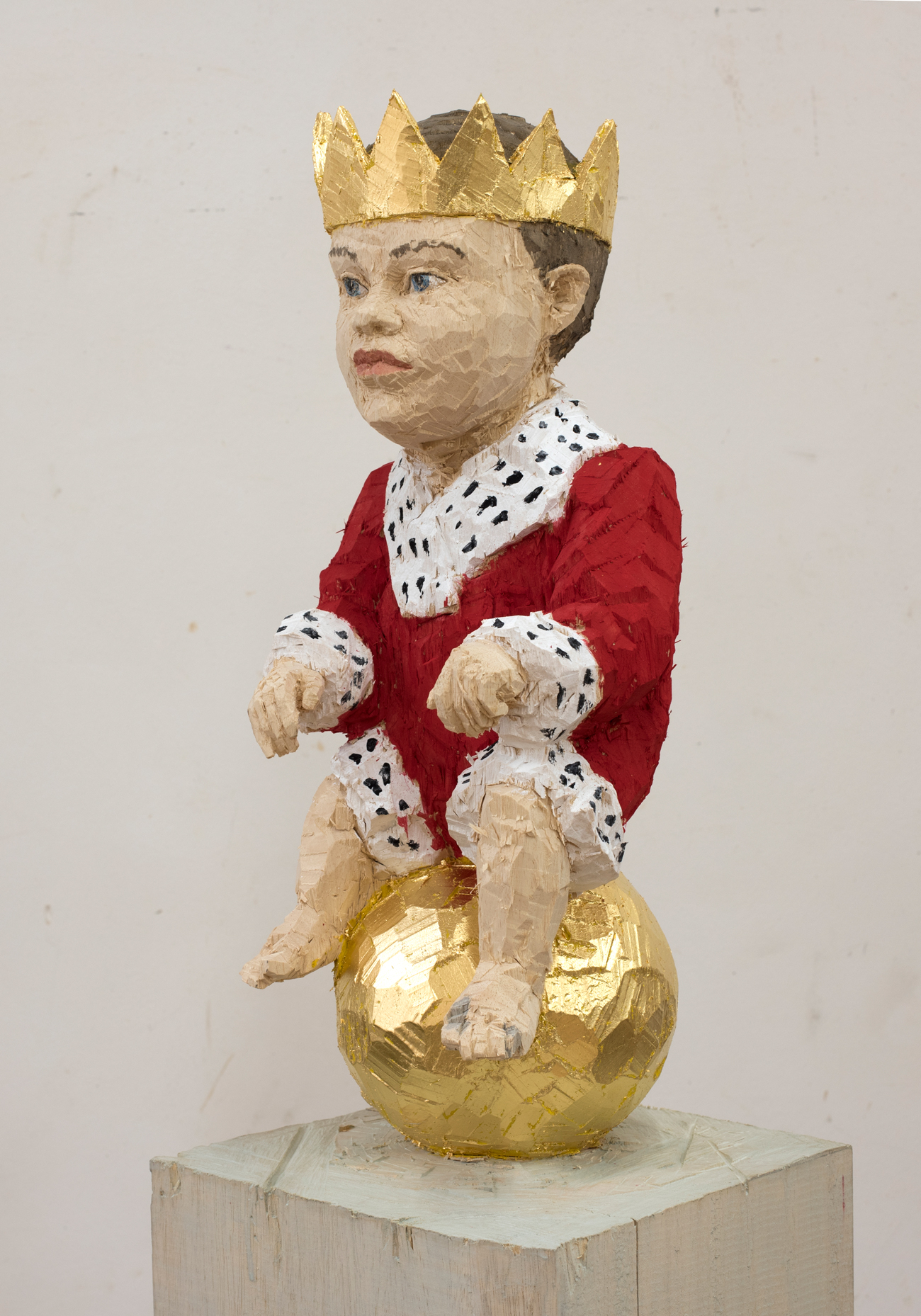 Babyking. Wawa wood, coloured Height of figure 53 cmCourtesy Galerie Forsblom, Helsinki (Finland) / Stephan Balkenhol