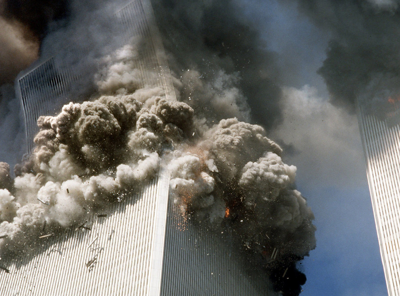 The south tower of New York's World Trade Center begins to collapse after a terrorist attack on the buildings / Gulnara Samoilova/AP