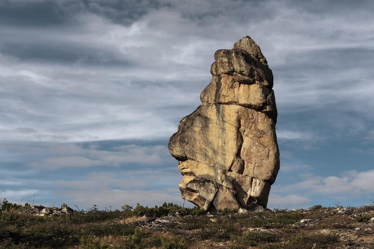 Le rocce della montagna Kisilyakh, nella parte orientale del distretto Verkhoyansk in Yakutia\n