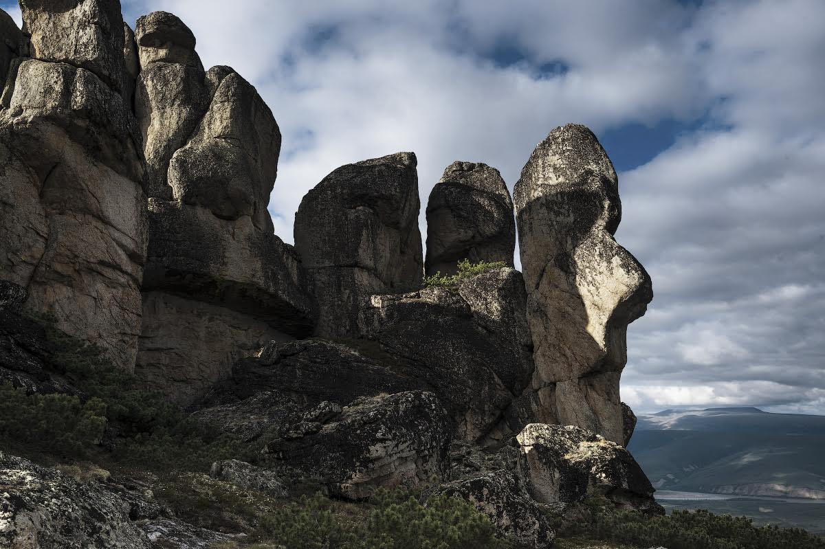 Le rocce della montagna Kisilyakh, nella parte orientale del distretto Verkhoyansk in Yakutia\n