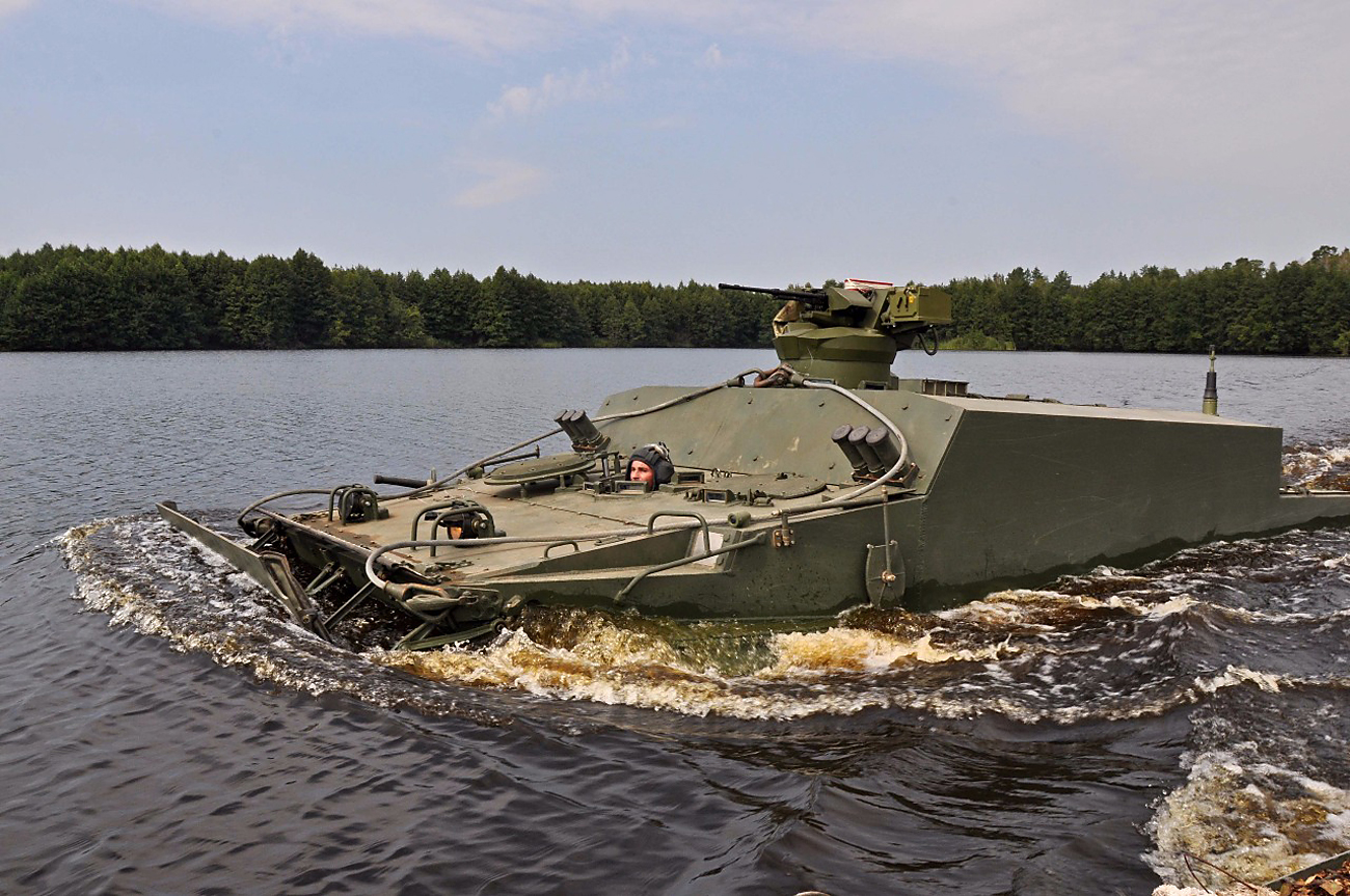 Pengangkut lapis baja terapung BT-3F. Sumber: Press Photo