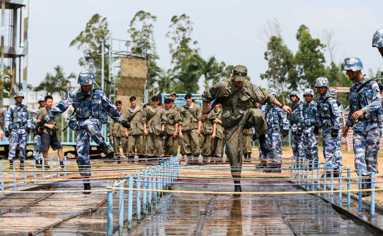 Chinese and Russian soldiers take part in a joint military drill./ Photo: Reuters