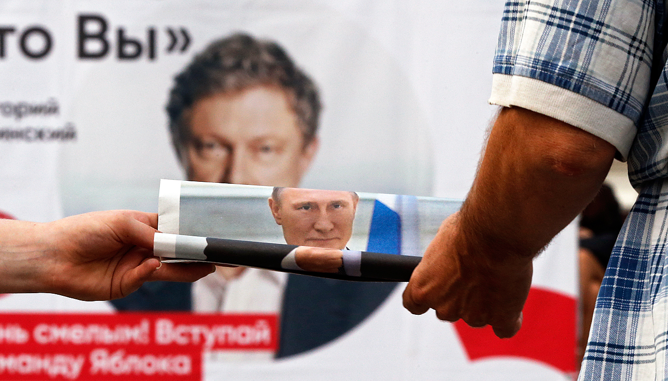 Russian election candidates resort to bizarre tactics to woo voters