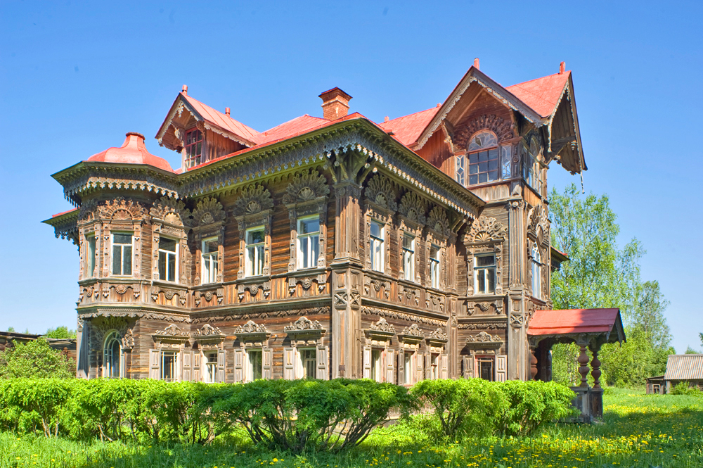 The wooden mansion at Pogorelovo: Russian fantasy in the Chukhloma forest