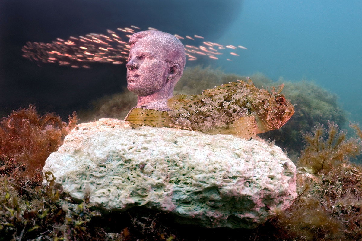 Vladímir Borumenski, un submarinista local colocó en 1992 los primeros monumentos de unos 12-15 metros, dedicados a líderes soviéticos, en el lecho marino./ El cosmonauta Yuri Gagarin.