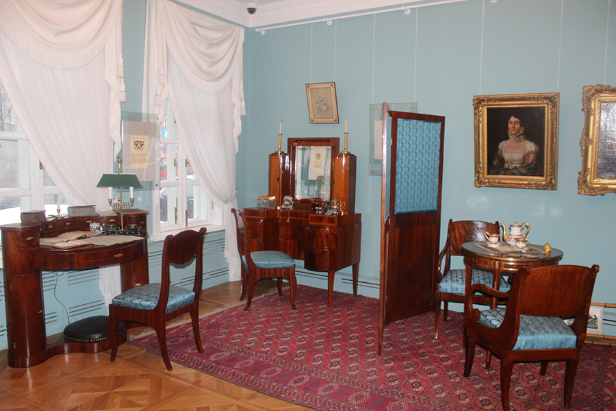 Inside Lermontov&#39;s house\n