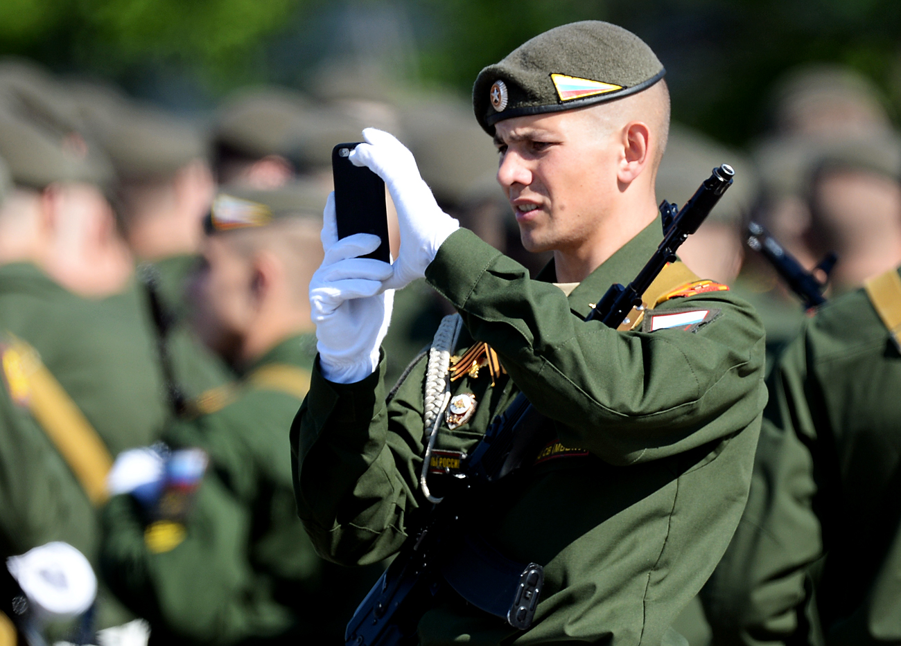 Psychologists find Russian army service great way to beat gadget addiction