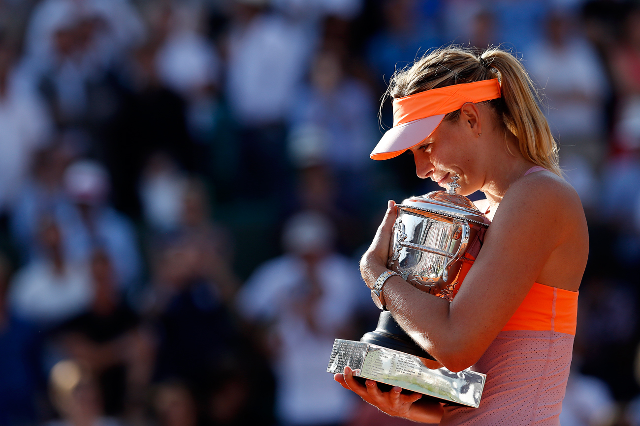 Sharapova após vitória em Roland Garros em 2014 (Foto: AP)