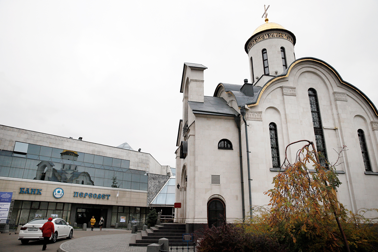 Приход временный. Пересвет Церковь. Банк РПЦ. Банк Пересвет фото. Церковный банк Пересвет фото.