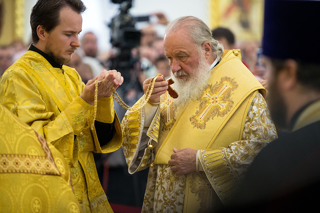 Patriarch Kirill pays tribute to victims of Sinai plane crash