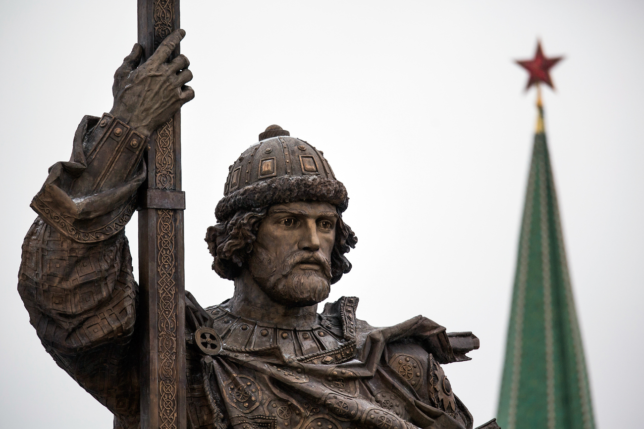 Moscow monument to Prince Vladimir provokes ire in Kiev 