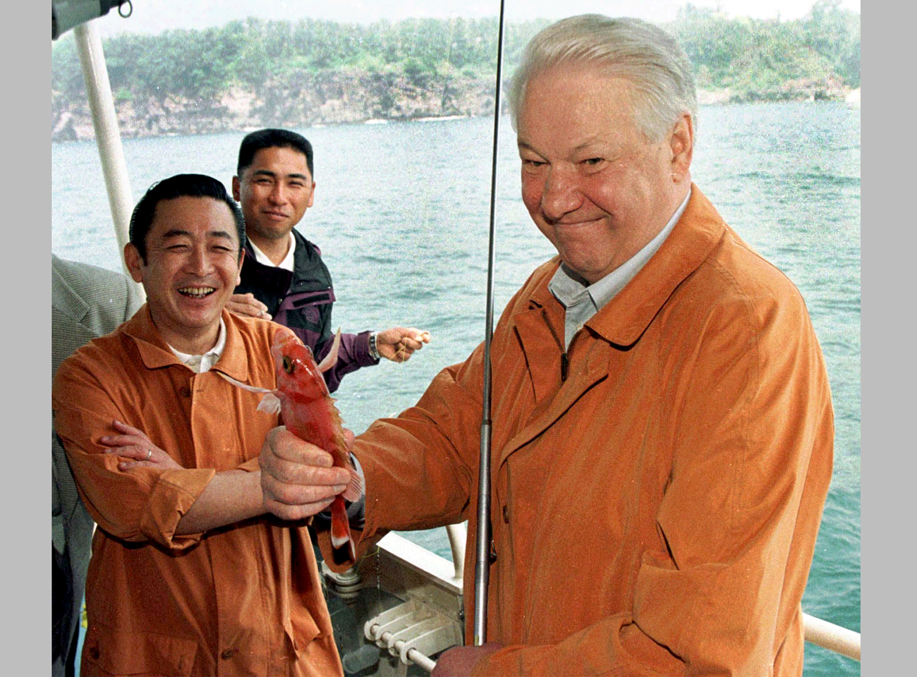  Russian President Boris Yeltsin and Japanese Prime Minister Hashimoto with a good catch on a luxury motor cruiser on a fishing trip in April 1998. Source: Alexander Sentsov/TASS