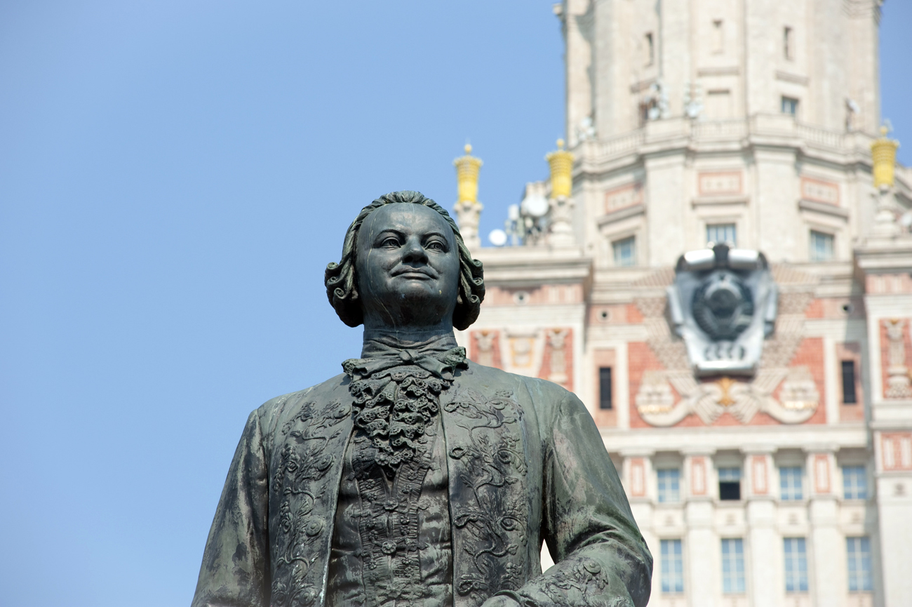 Statue de Mikhaïl Lomonossov près de l'Université d'État de Moscou. Crédit : Lori / Legion-Media