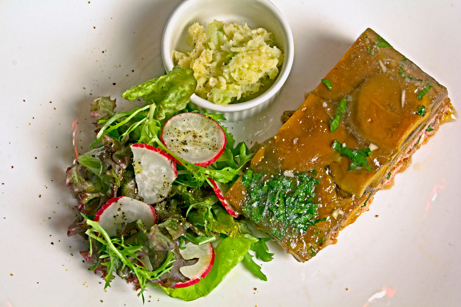 Russian hardcore cuisine: Jellied beef with pickled mushrooms