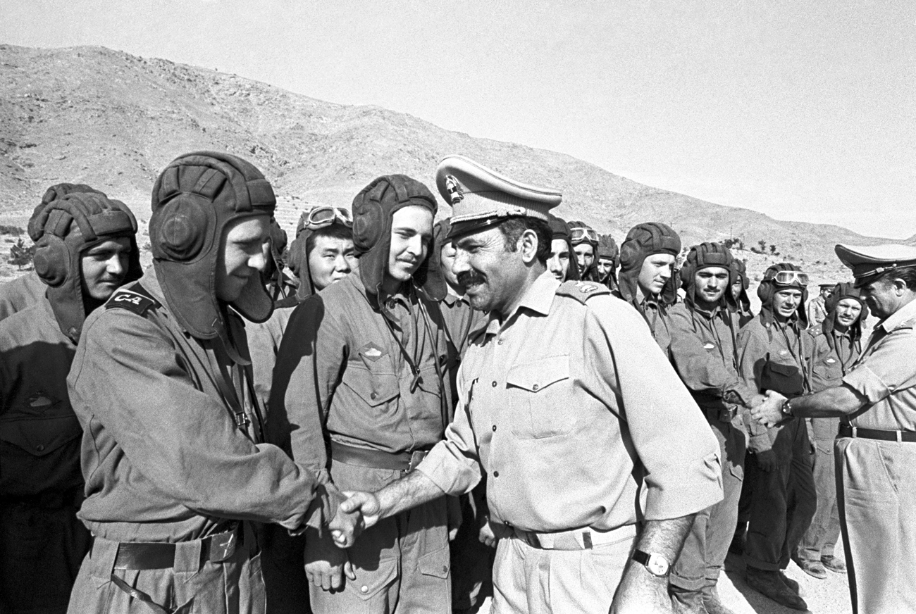 Soviet and Afghan soldiers’ farewell in 1980. Source: Georgy Nadezhdin/TASS 