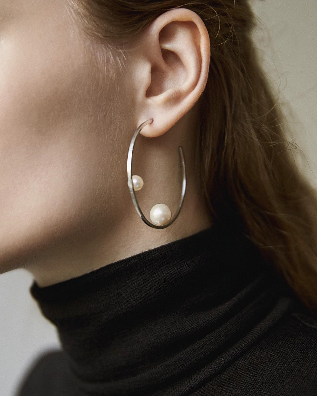 Maria Stern pearl earrings  / Source: Press Photo