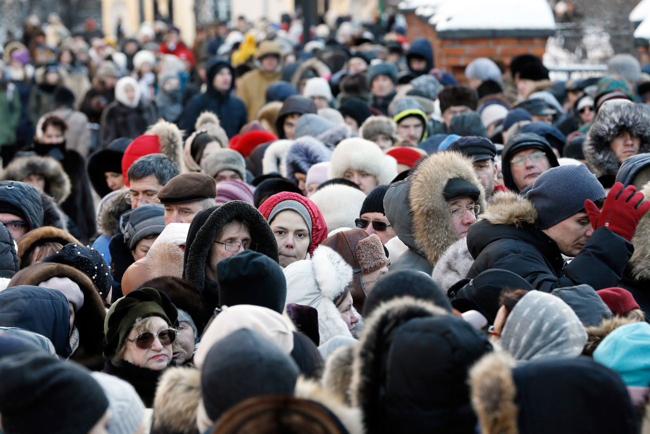 People lined the streets outside the State Tretyakov Gallery in Moscow on Dec. 15. / Source: Aleksandr Scherbak/TASS