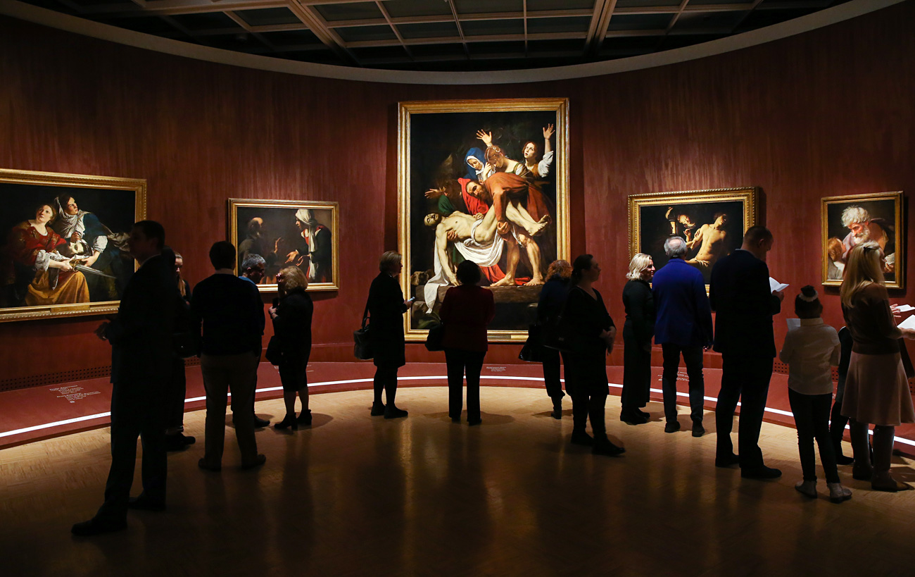 The exhibition includes paintings by Caravaggio, Raphael, Giovanni Bellini, Guercino, Pietro Perugino, and Guido Reni. / Source: Artem Korotaev / TASS