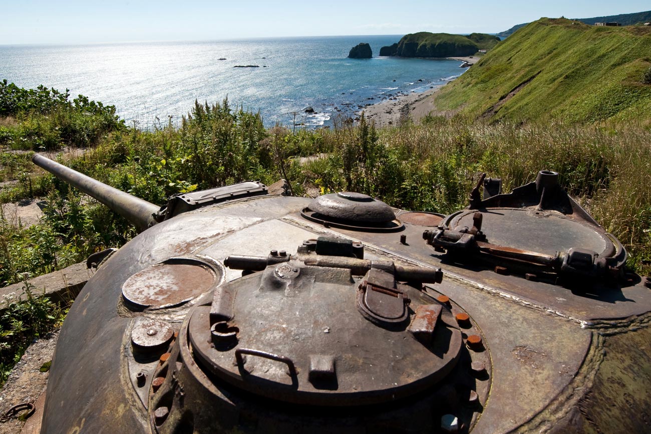 A tank seen on Kunashir Island, the Kuril Islands / Vladimir Sergeyev / TASS