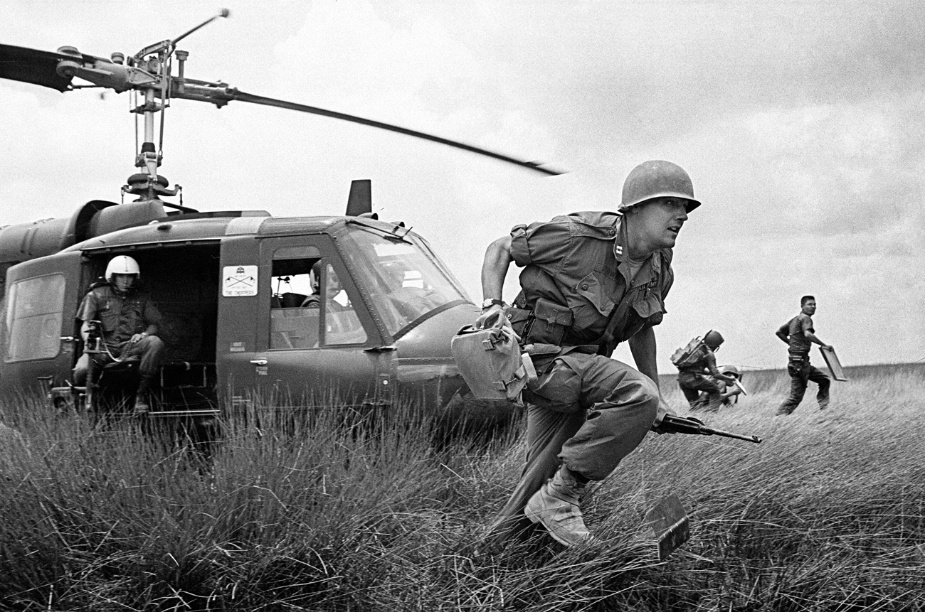 Американские вооруженные силы во время Вьетнамской войны. СССР инициировал контакт с вьетнамскими коммунистами из Бангкока в 1940 году. 