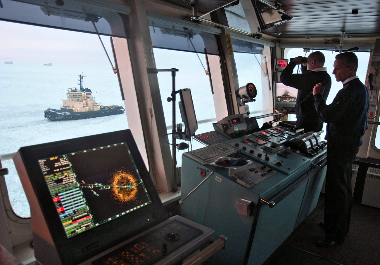 Deck-bridge of the nuclear-powered icebreaker Vaigach that ice channels the caravan of ships stuck in the ice of the Gulf of Finland. Source: Vadim Zhernov/RIA Novosti