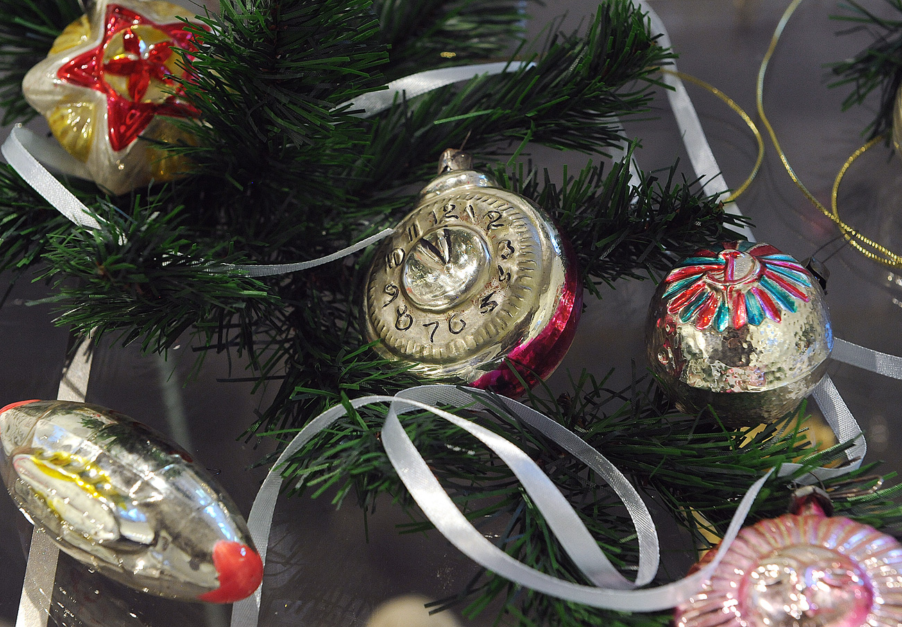 Retro xmas tree Soviet christmas tree decoration 1970s Ear of corn Vintage Christmas glass ornament USSR Russian New Year