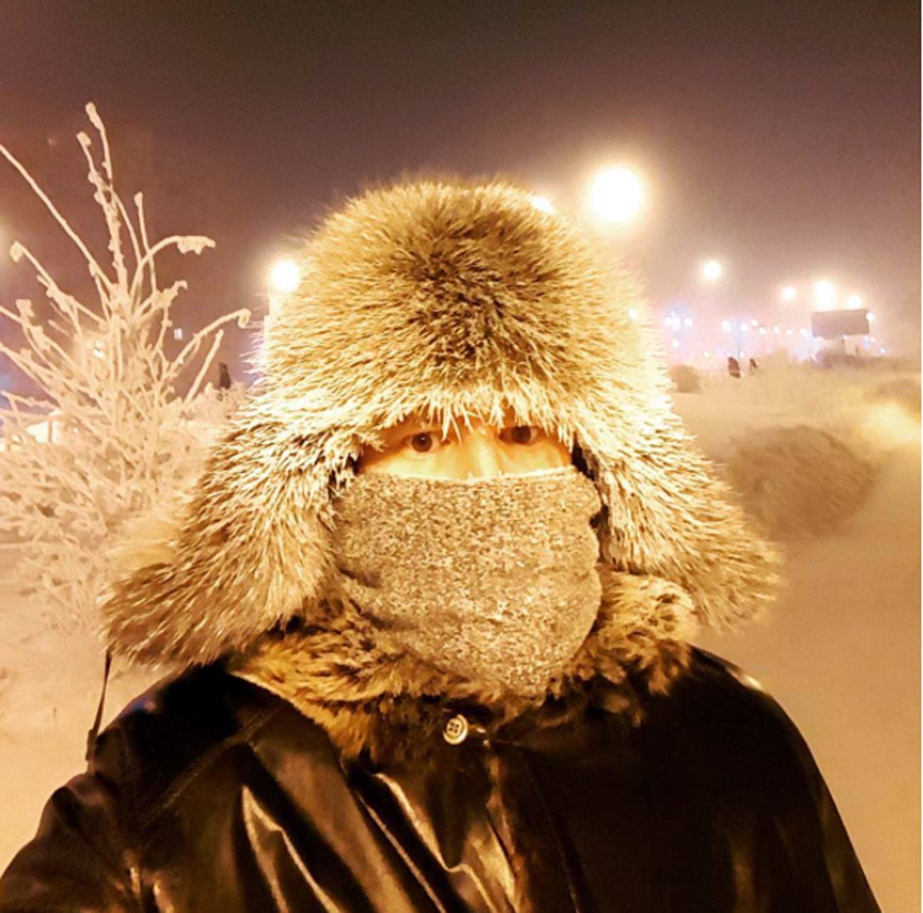 Surgut residents eat ice cream, ride bicycles in -50C