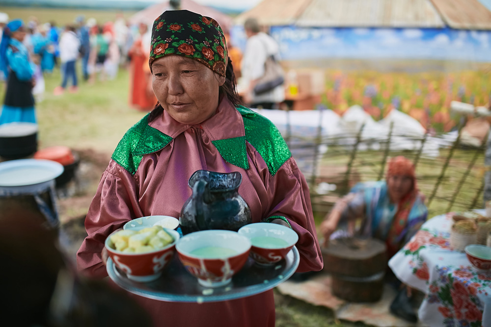 Alimentos típicos são parte fundamental de festa (Foto: Mikhail Maklakov)