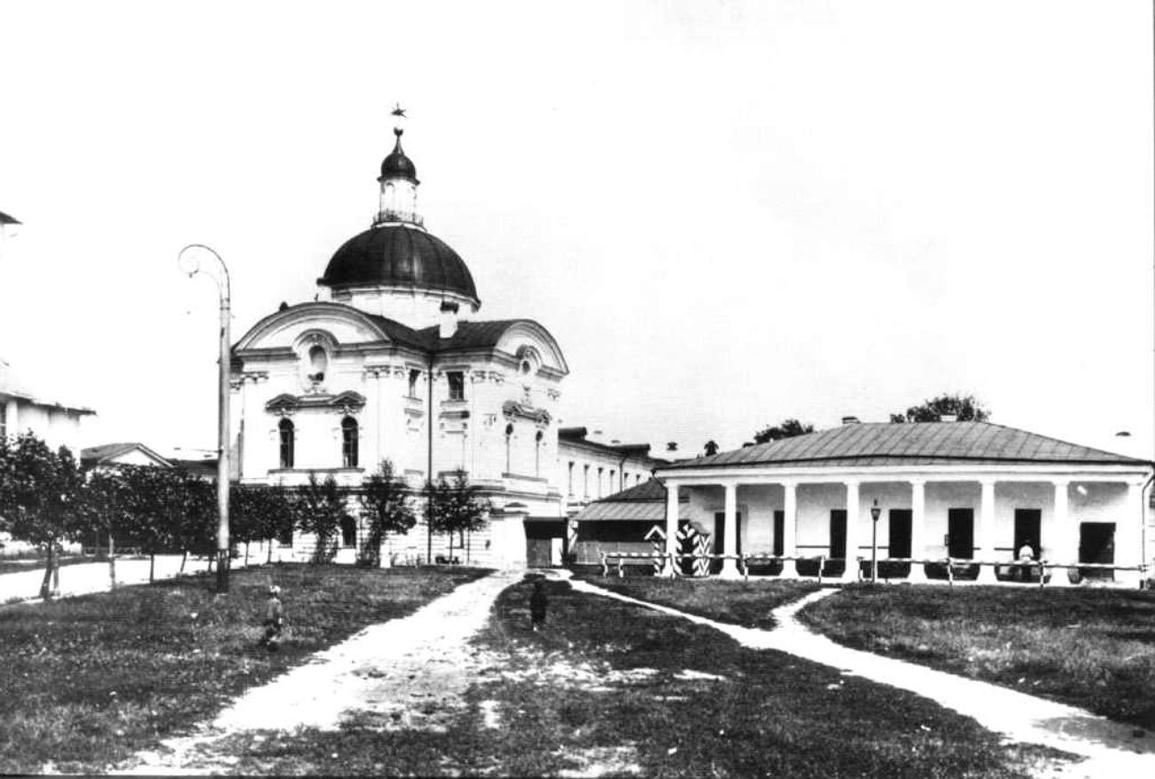 Archive photo of the palace / Public domain